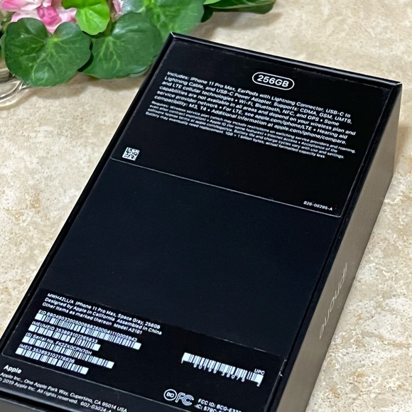 Apple IPhone Space Gray 11 pro max 256gb Phone Box - Picture 3 of 4